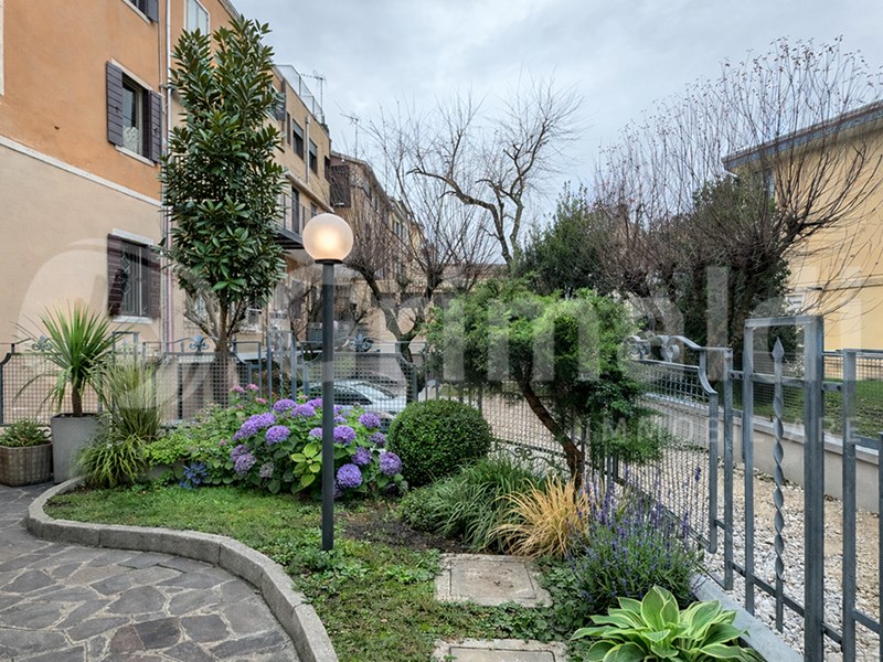 Appartamento in Vendita a Padova, 380'000&euro;, 146 m², con Box