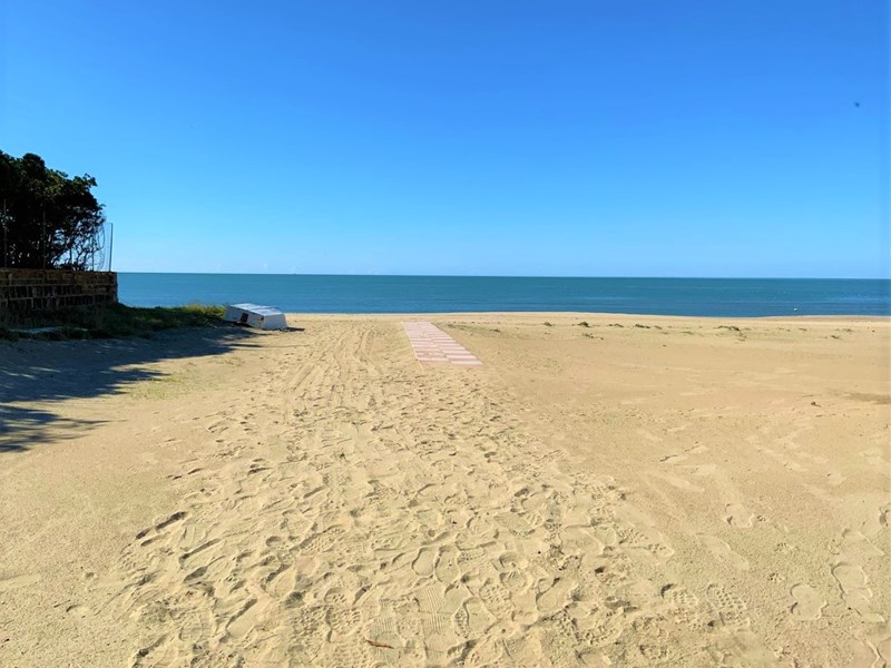 Bilocale in Vendita a Mondragone, zona Via Domiziana, 75 m², arredato