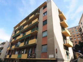 Bilocale in Vendita a Genova, zona Sestri Ponente, 60'000&euro;, 67 m²