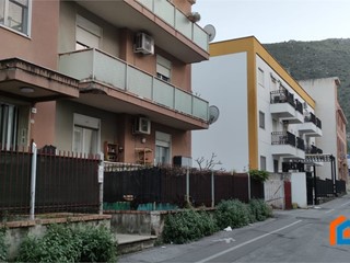 Appartamento in Vendita a Palermo, 189'000&euro;, 140 m²