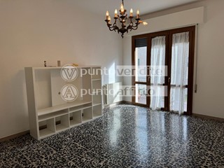 Appartamento in Vendita a Lucca, zona Sant'Anna, 245'000&euro;, 110 m², con Box