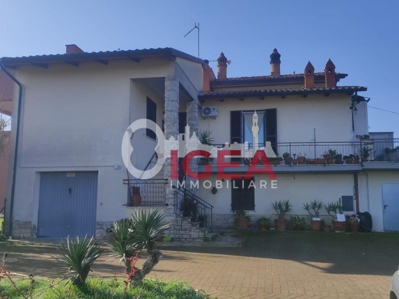 Appartamento in Vendita a Torrita di Siena, 165'000&euro;, 170 m², con Box