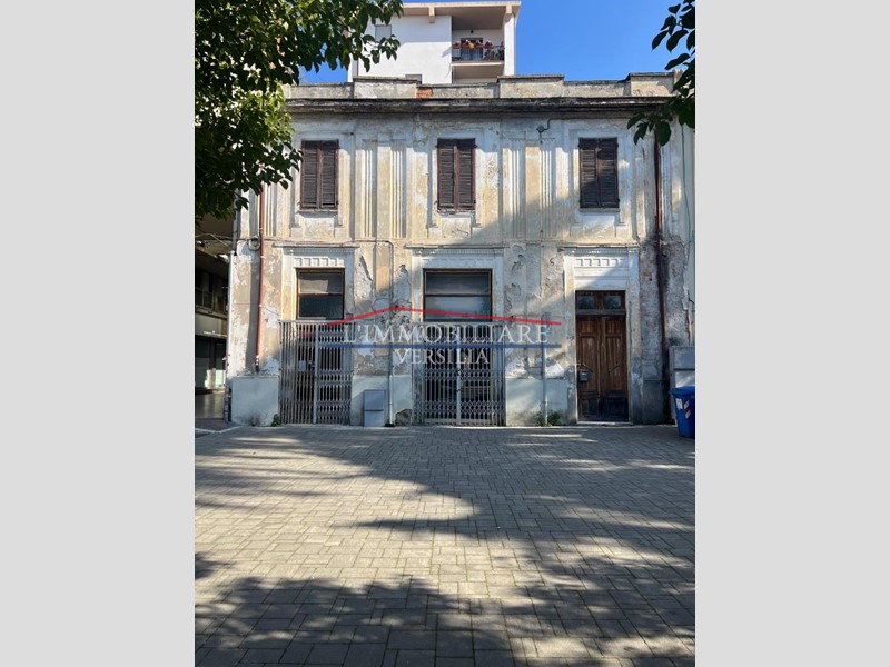 Appartamento in Vendita a Massa, 350'000&euro;, 300 m²