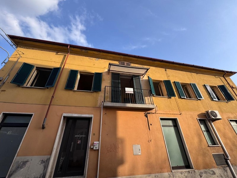 Appartamento in Vendita a Massa, zona Ortola, 118'000&euro;, 106 m²