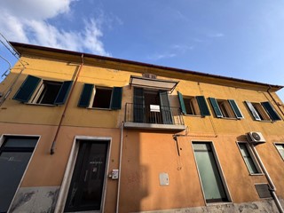 Appartamento in Vendita a Massa, zona Ortola, 118'000&euro;, 106 m²
