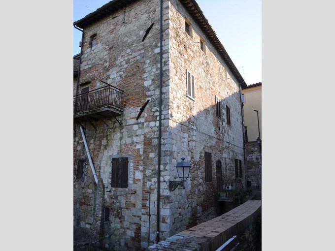 Appartamento in Vendita a Colle di Val D'Elsa, 250'000&euro;, 250 m²