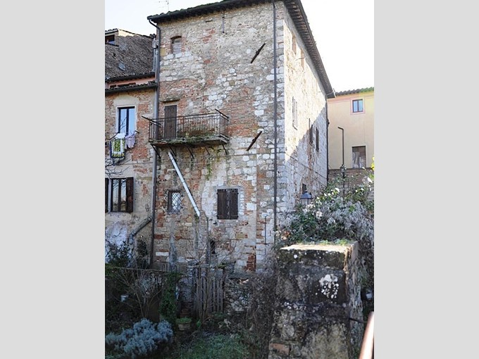 Appartamento in Vendita a Colle di Val D'Elsa, 250'000&euro;, 250 m²