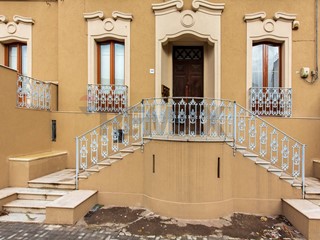 Appartamento in Vendita a Catania, 370'000&euro;, 180 m²