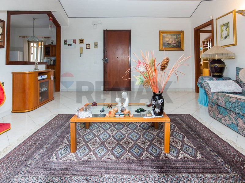 Attico in Vendita a Acireale, 135'000&euro;, 148 m²