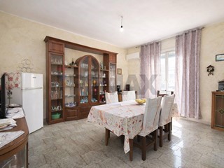 Appartamento in Vendita a Catania, 77'000&euro;, 110 m²