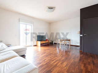 Trilocale in Vendita a Aci Sant'Antonio, 99'000&euro;, 103 m²