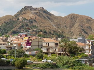 Appartamento in Vendita a Calatabiano, 60'000&euro;, 205 m²