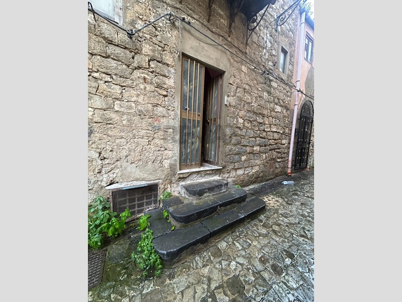 Appartamento in Vendita a Caltanissetta, 12'000&euro;, 99 m²