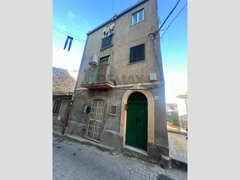 Quadrilocale in Vendita a Caltanissetta, 16'000&euro;, 74 m²