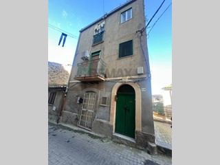 Quadrilocale in Vendita a Caltanissetta, 16'000&euro;, 74 m²