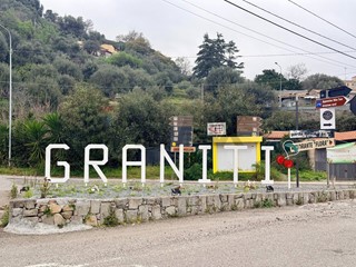 Appartamento in Vendita a Graniti, 40'000&euro;, 170 m²