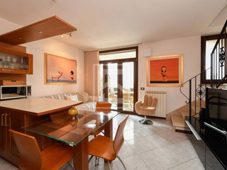 Quadrilocale in Vendita a Sirmione, 355'000&euro;, 98 m²