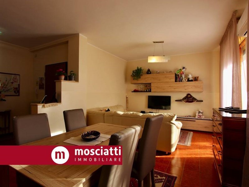 Appartamento in Vendita a Matelica, 93'000&euro;, 105 m²