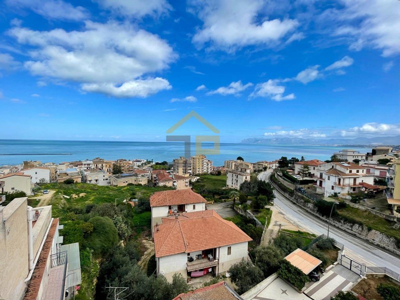 Appartamento in Vendita a Castellammare del Golfo, 199'000&euro;, 160 m²
