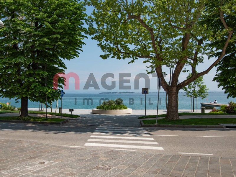 Quadrilocale in Vendita a Desenzano del Garda, 649'000&euro;, 170 m²