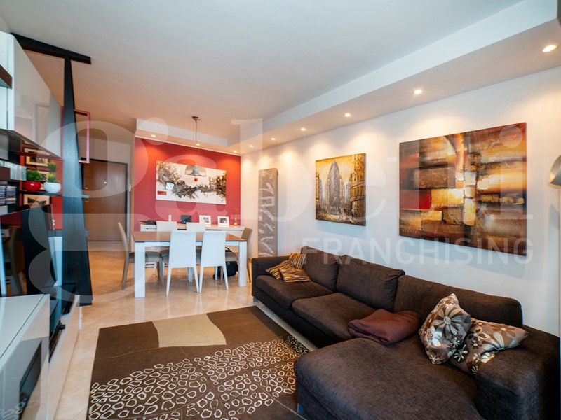 Trilocale in Vendita a Roma, 360'000&euro;, 86 m², con Box