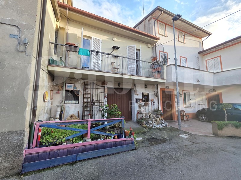 Trilocale in Vendita a Assisi, 92'000&euro;, 75 m²