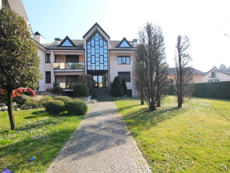 Trilocale in Vendita a Magnago, 250'000&euro;, 136 m², arredato, con Box