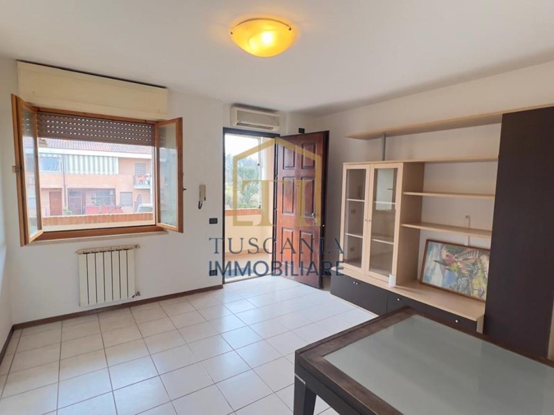 Quadrilocale in Vendita a Colle di Val D'Elsa, 168'000&euro;, 65 m², arredato