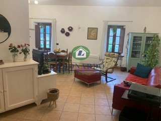 Quadrilocale in Vendita a Massa e Cozzile, zona Massa, 152'000&euro;, 90 m², arredato