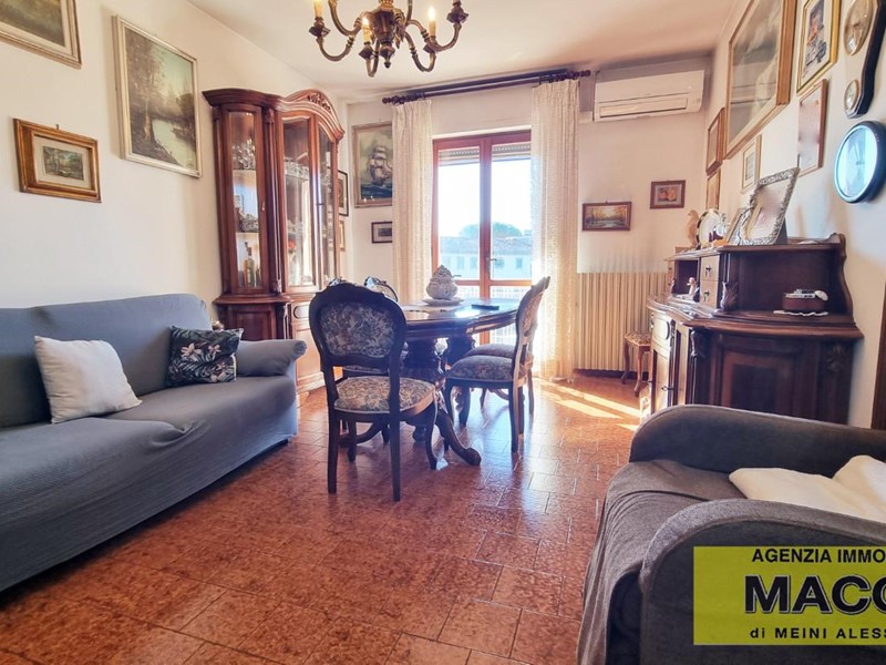 Appartamento in Vendita a Calcinaia, zona Fornacette, 195'000&euro;, 115 m², arredato, con Box