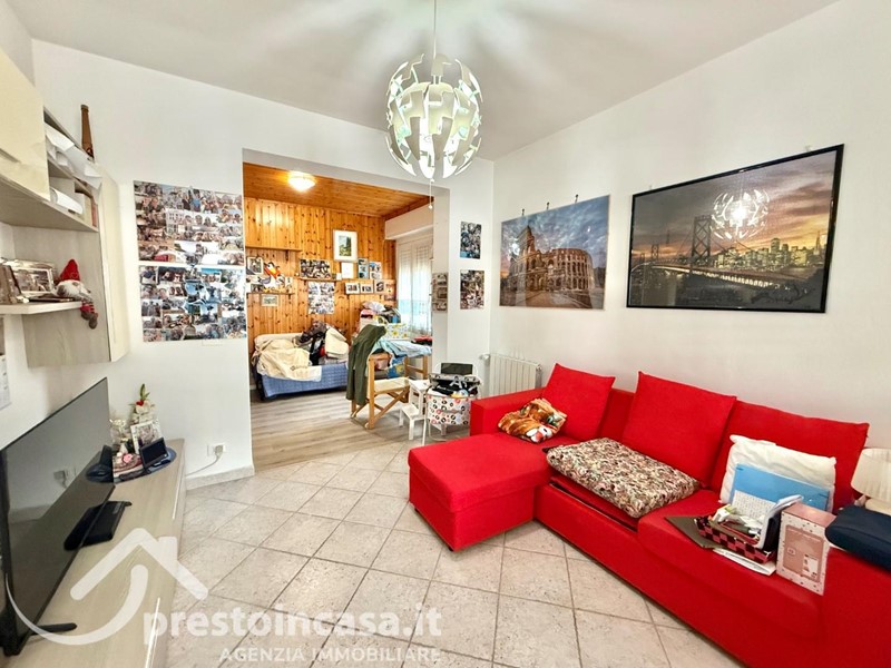 Bilocale in Vendita a Viareggio, zona Torre Del Lago Puccini, 149'000&euro;, 63 m², arredato