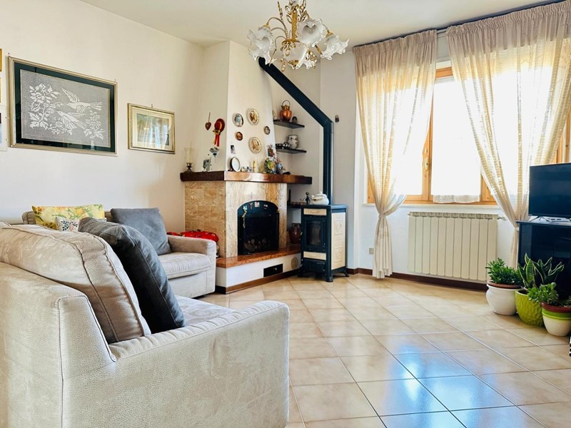 Appartamento in Vendita a Siena, zona Taverne D'arbia, 230'000&euro;, 120 m², con Box