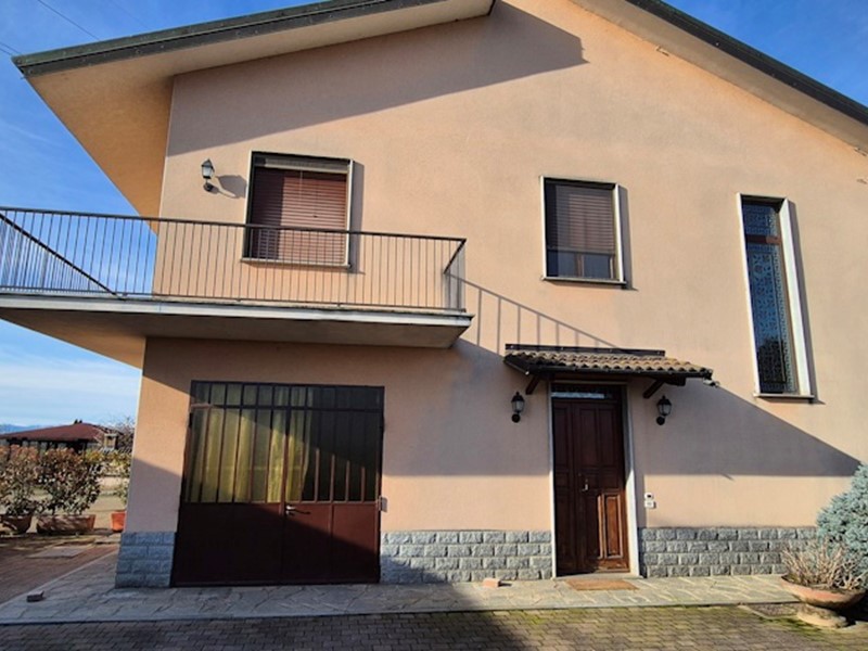Appartamento in Affitto a Carmagnola, 750&euro;, 100 m², con Box