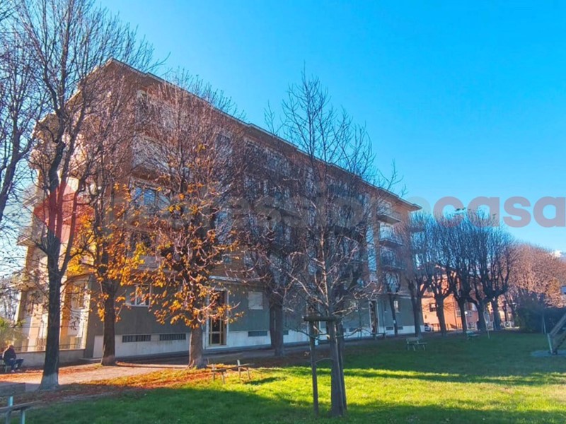 Trilocale in Vendita a Pinerolo, 117'000&euro;, 90 m², con Box