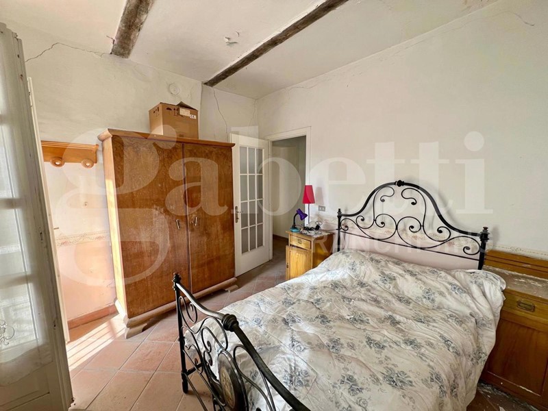 Appartamento in Vendita a La Morra, 260'000&euro;, 290 m²