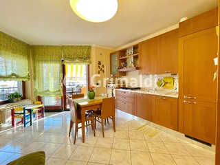 Trilocale in Vendita a Montecorvino Pugliano, 180'000&euro;, 80 m², con Box