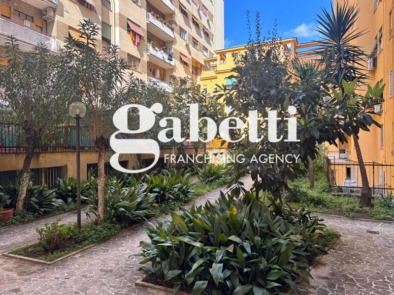 Trilocale in Vendita a Roma, 238'000&euro;, 80 m²