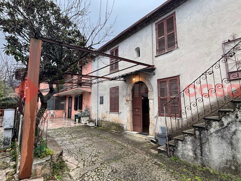 Trilocale in Vendita a Vico nel Lazio, 27'000&euro;, 80 m²