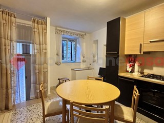 Trilocale in Vendita a Vico nel Lazio, 50'000&euro;, 77 m², arredato