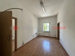 Appartamento in Vendita a Alatri, 75'000&euro;, 120 m²