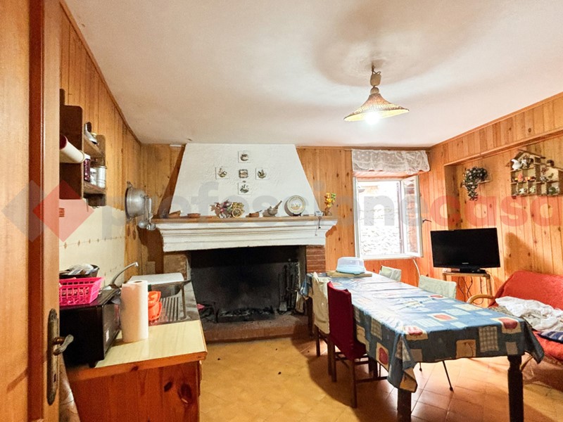 Quadrilocale in Vendita a Vico nel Lazio, 40'000&euro;, 95 m²