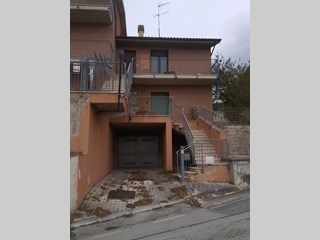 Appartamento in Vendita a Santa Maria Nuova, zona Centro, 130'000&euro;