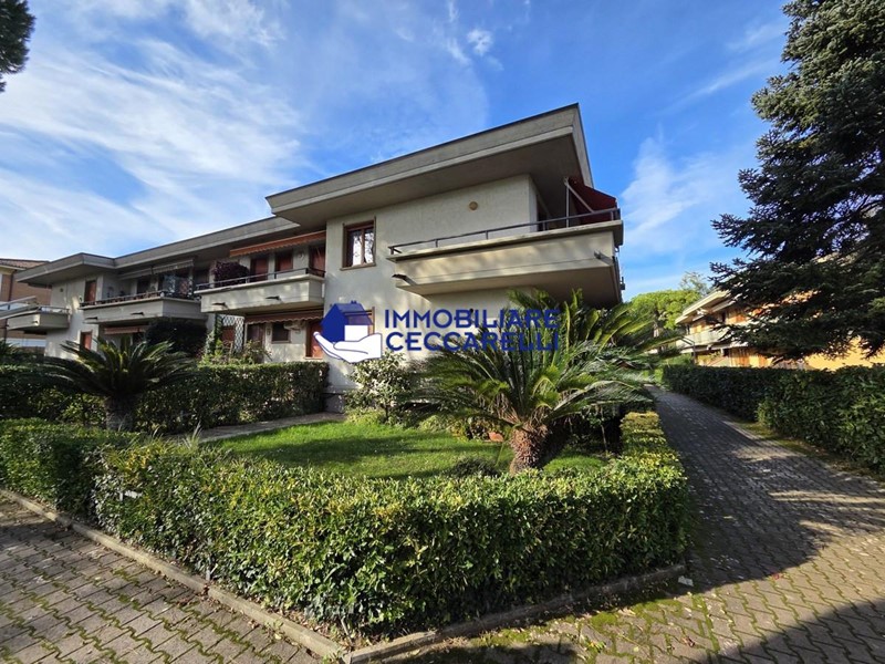 Appartamento in Vendita a Massa, zona Ronchi, 490'000&euro;, 120 m², arredato