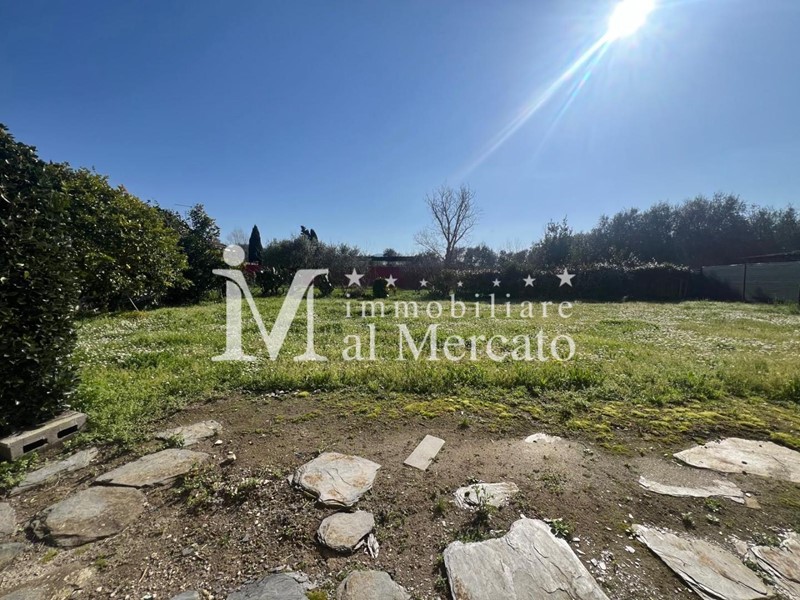 Trilocale in Vendita a Massarosa, zona Piano Del Quercione, 170'000&euro;, 125 m²