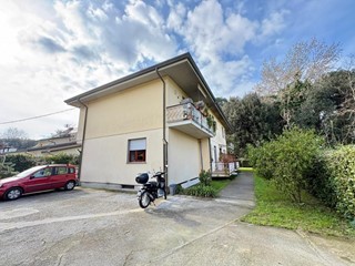 Quadrilocale in Vendita a Massa, zona Ronchi, 210'000&euro;, 91 m²