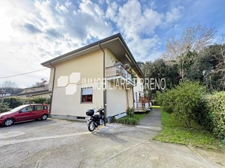 Quadrilocale in Vendita a Massa, zona Ronchi, 210'000&euro;, 91 m²