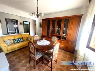 Trilocale in Vendita a Massa, zona Ronchi, 240'000&euro;, 65 m², arredato