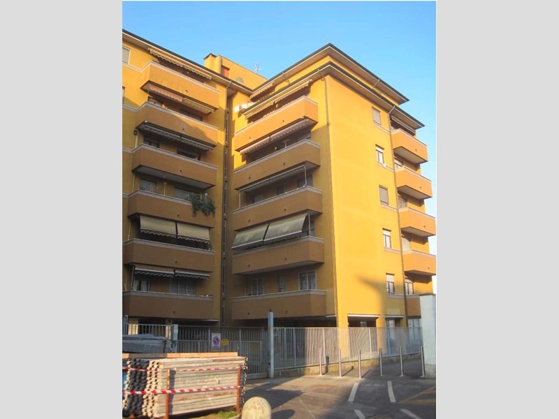 Appartamento in Vendita a Abbiategrasso, 102'750&euro;, 101 m², con Box