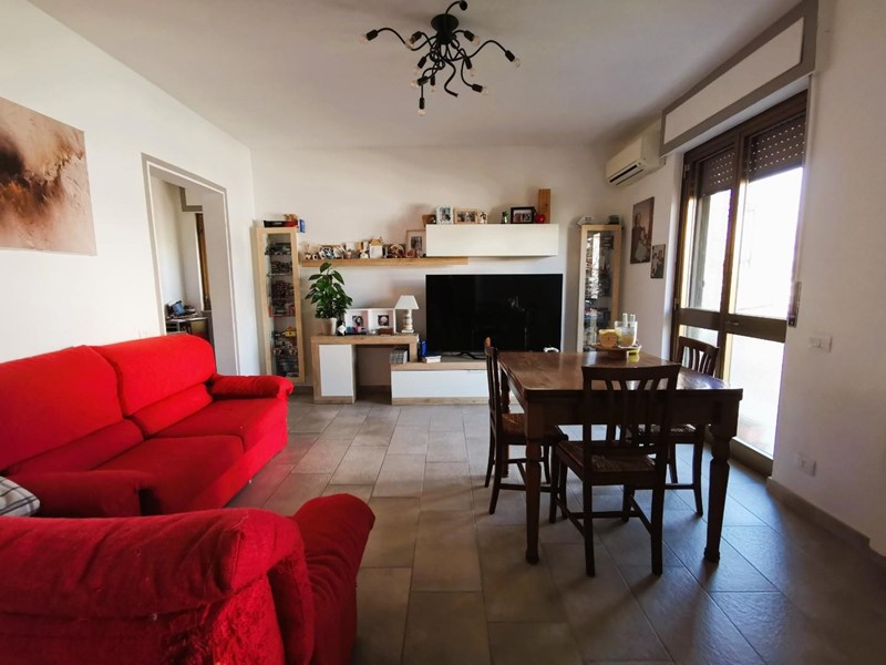 Trilocale in Vendita a Fucecchio, zona San Pierino, 140'000&euro;, 75 m², con Box