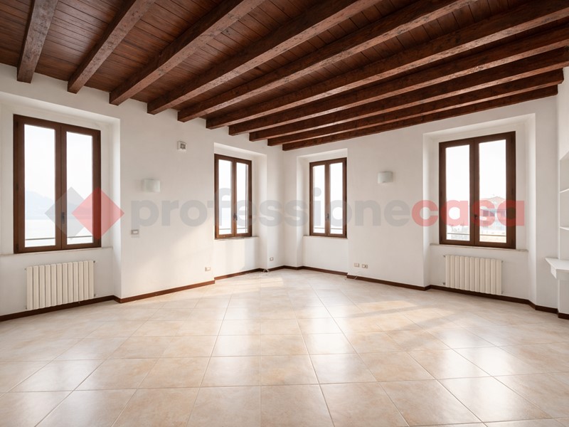 Trilocale in Affitto a Arona, 1'750&euro;, 91 m², arredato